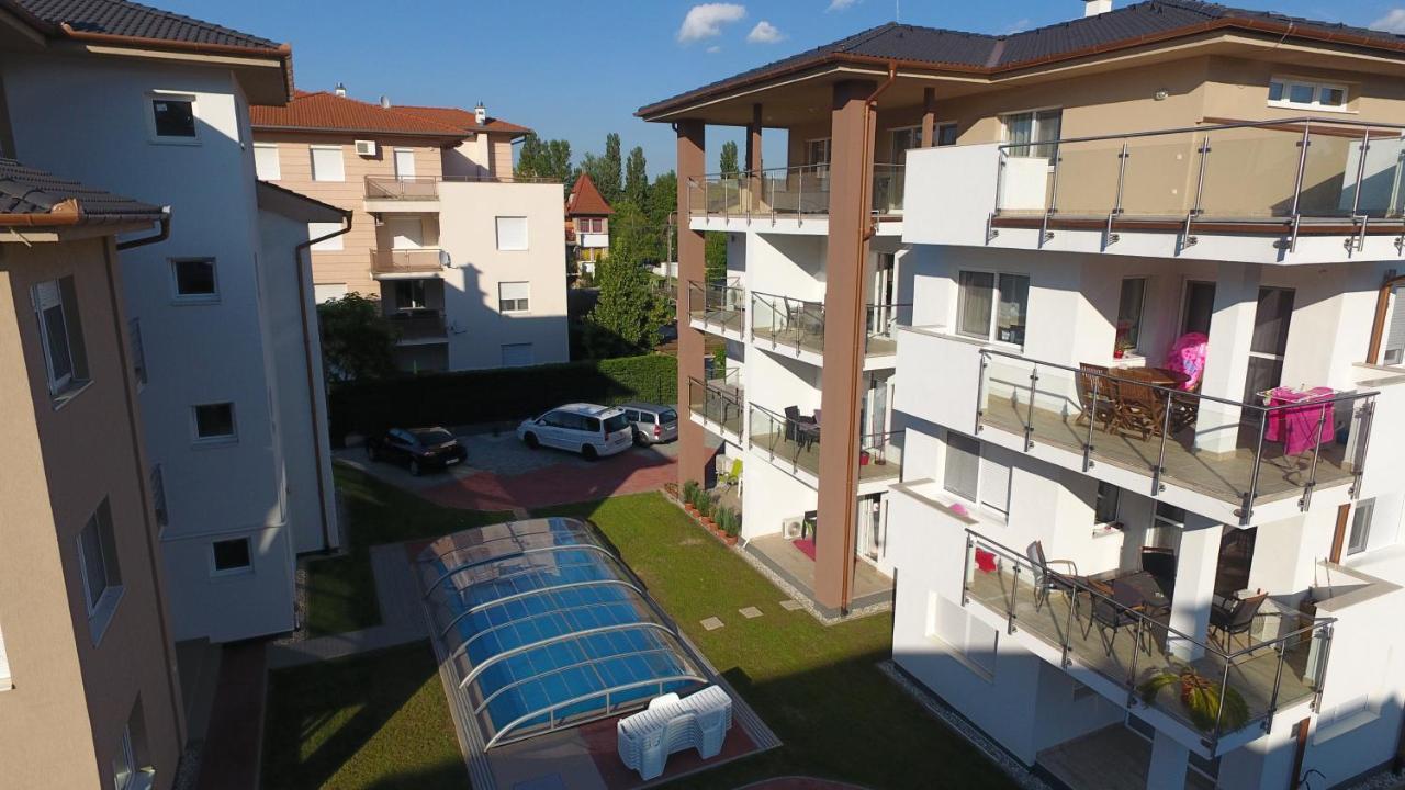 Laguna Beach Apartmanok Шіофок Екстер'єр фото