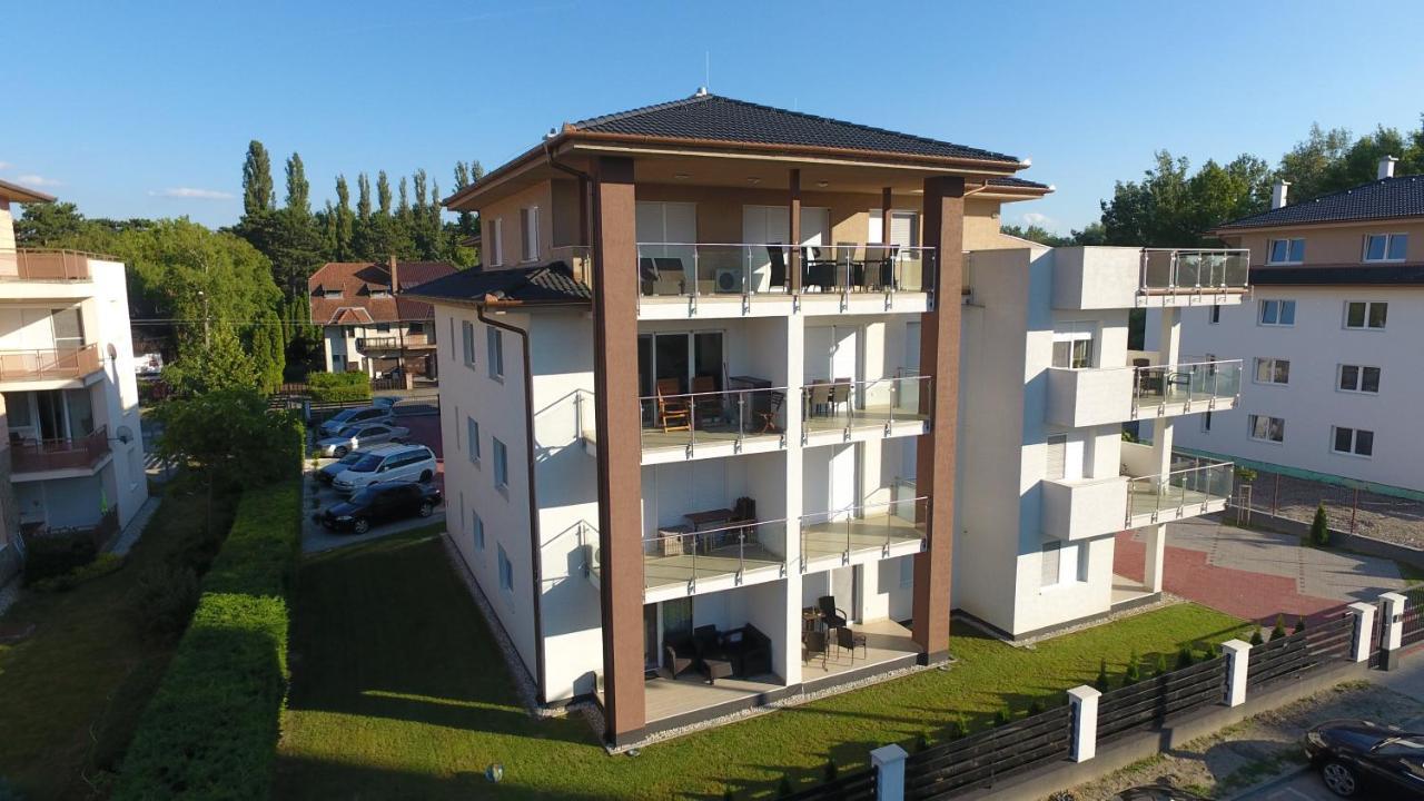 Laguna Beach Apartmanok Шіофок Екстер'єр фото