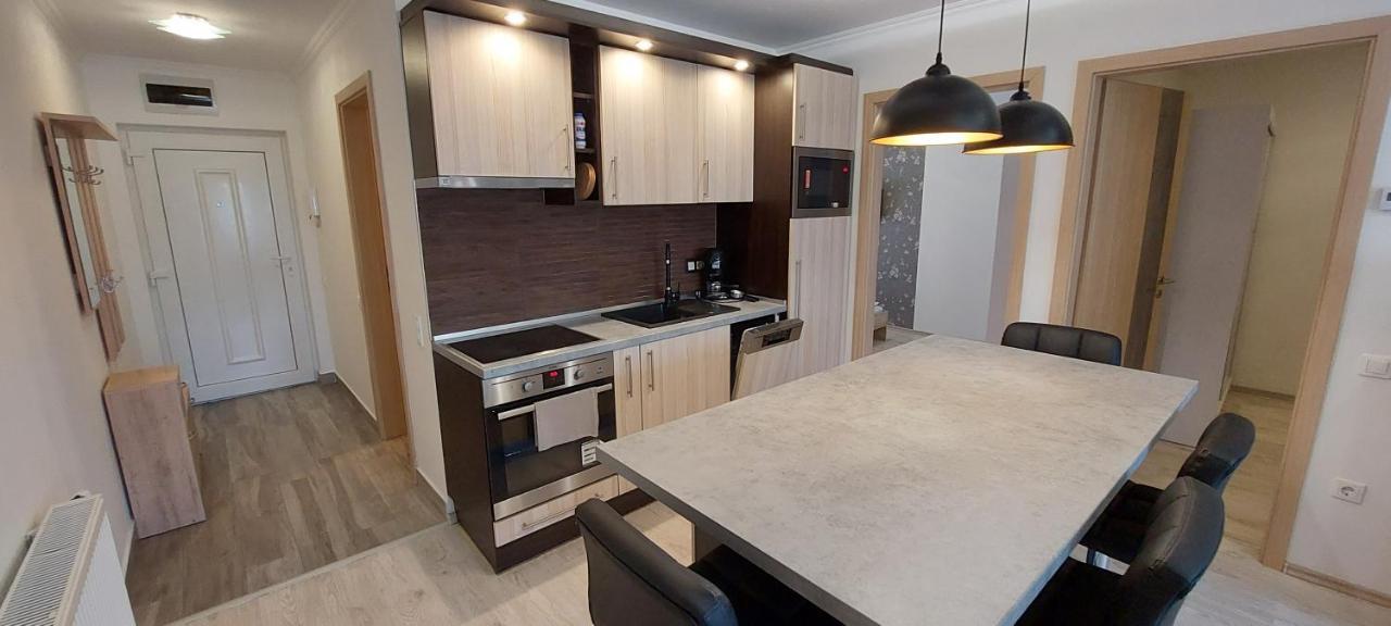 Laguna Beach Apartmanok Шіофок Екстер'єр фото