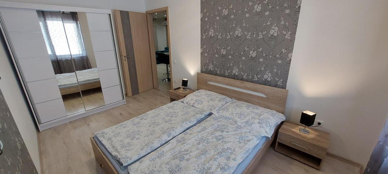 Laguna Beach Apartmanok Шіофок Екстер'єр фото