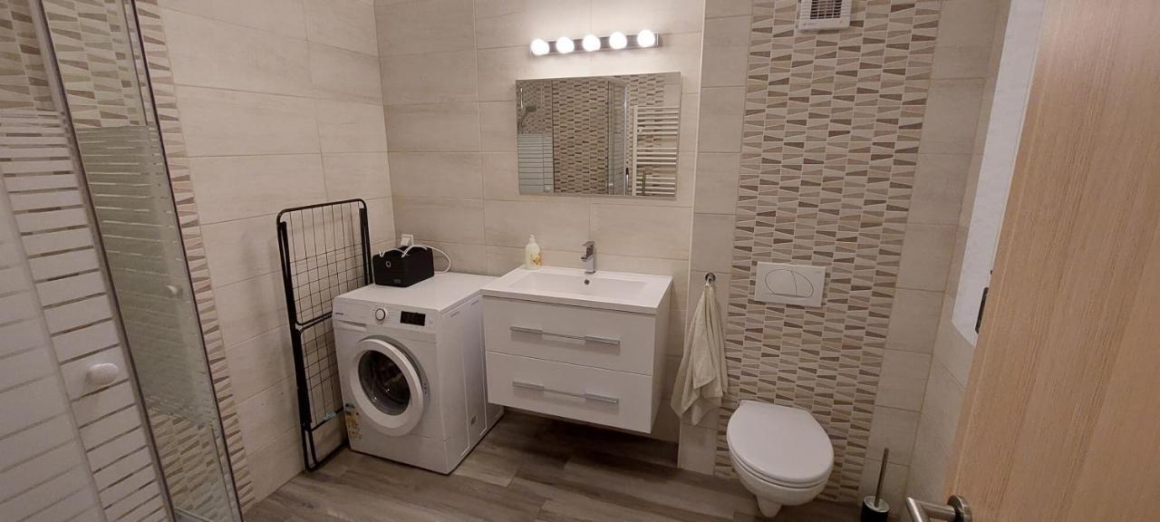 Laguna Beach Apartmanok Шіофок Екстер'єр фото