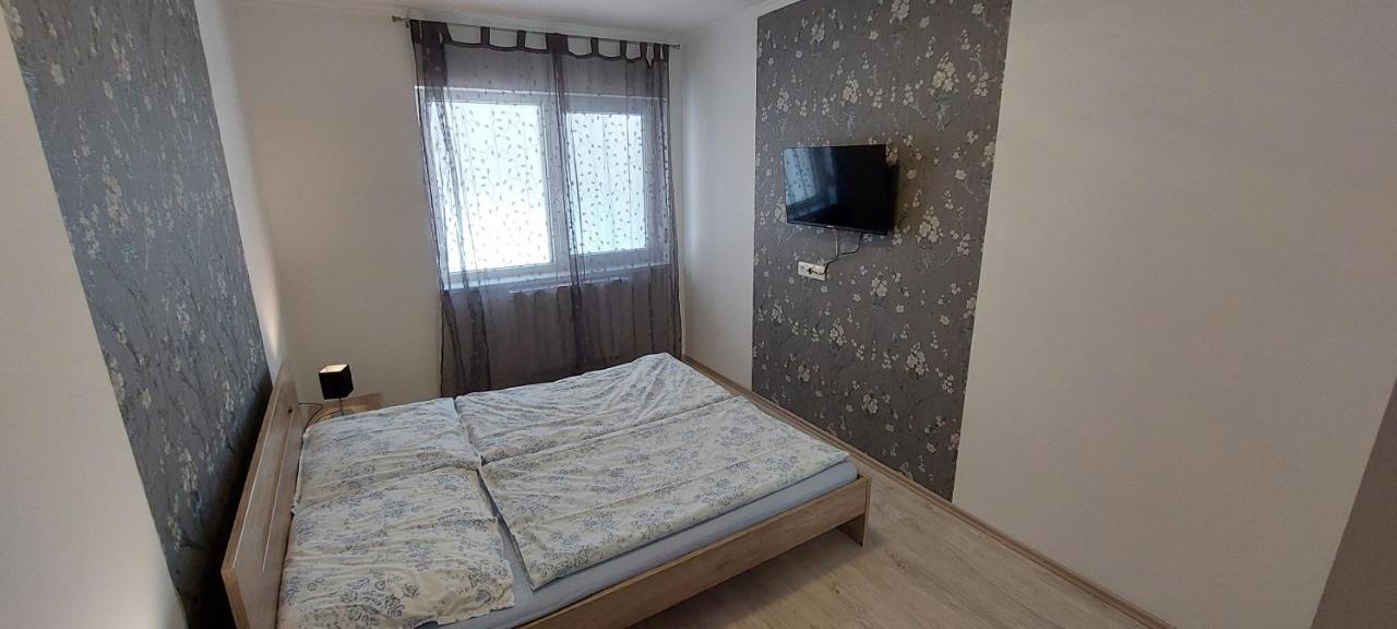 Laguna Beach Apartmanok Шіофок Екстер'єр фото
