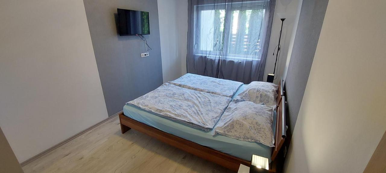 Laguna Beach Apartmanok Шіофок Екстер'єр фото