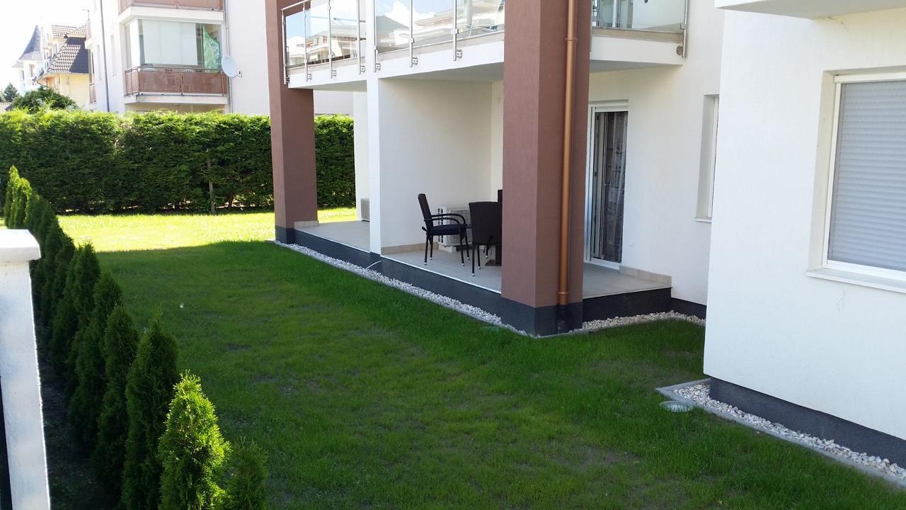Laguna Beach Apartmanok Шіофок Екстер'єр фото
