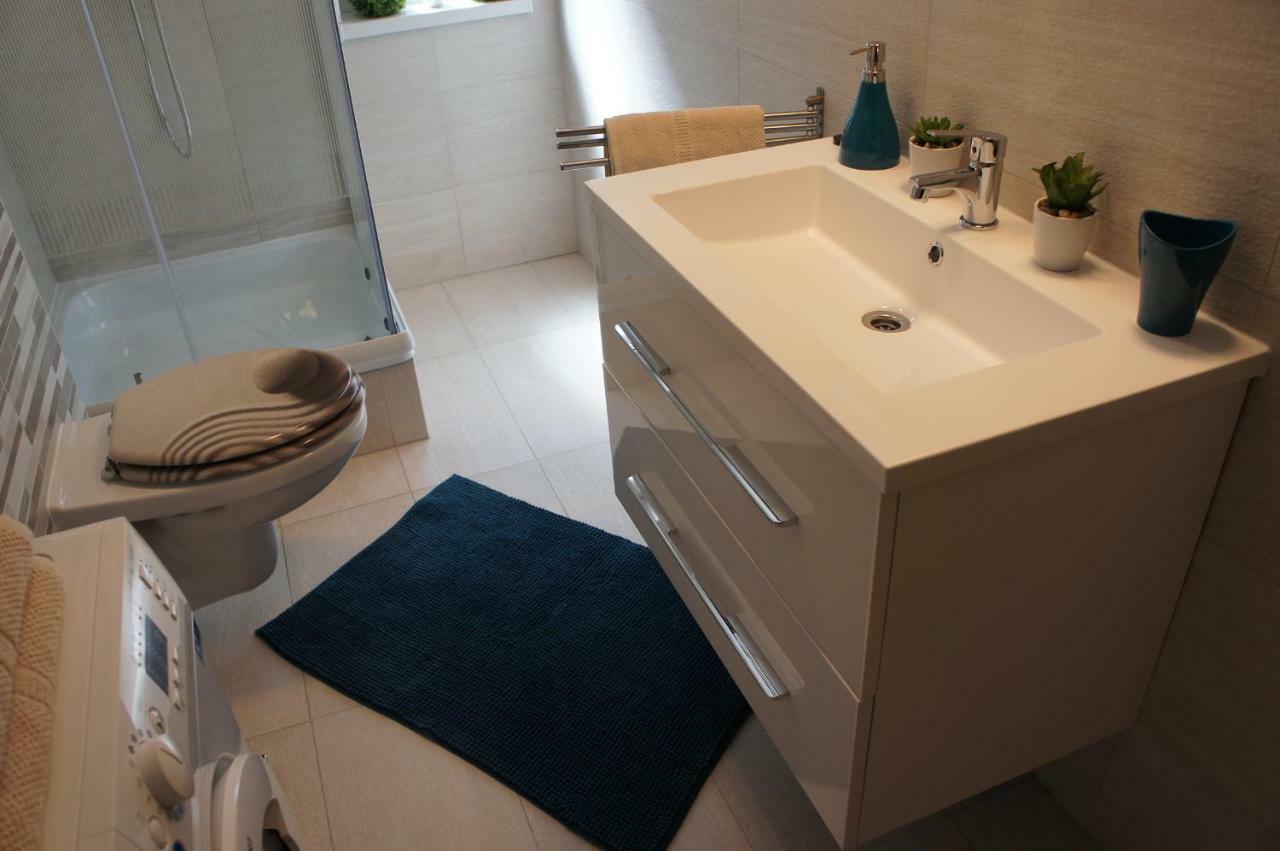 Laguna Beach Apartmanok Шіофок Екстер'єр фото