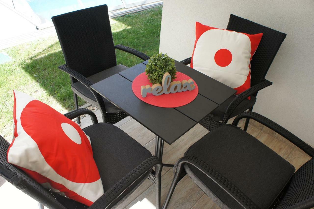 Laguna Beach Apartmanok Шіофок Екстер'єр фото